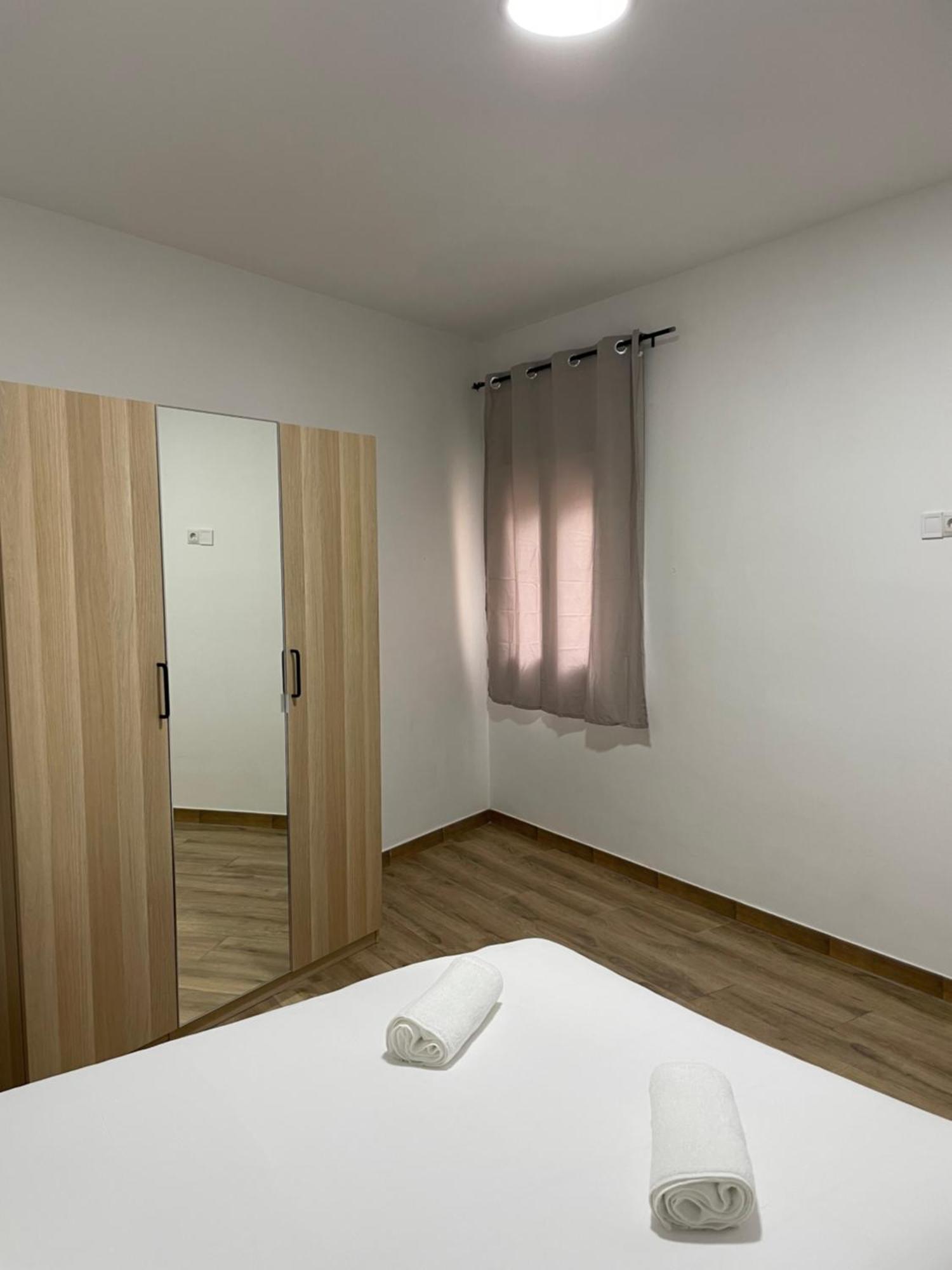 Apartamentos Tarradellas Sants Estacio Barcelona Kültér fotó