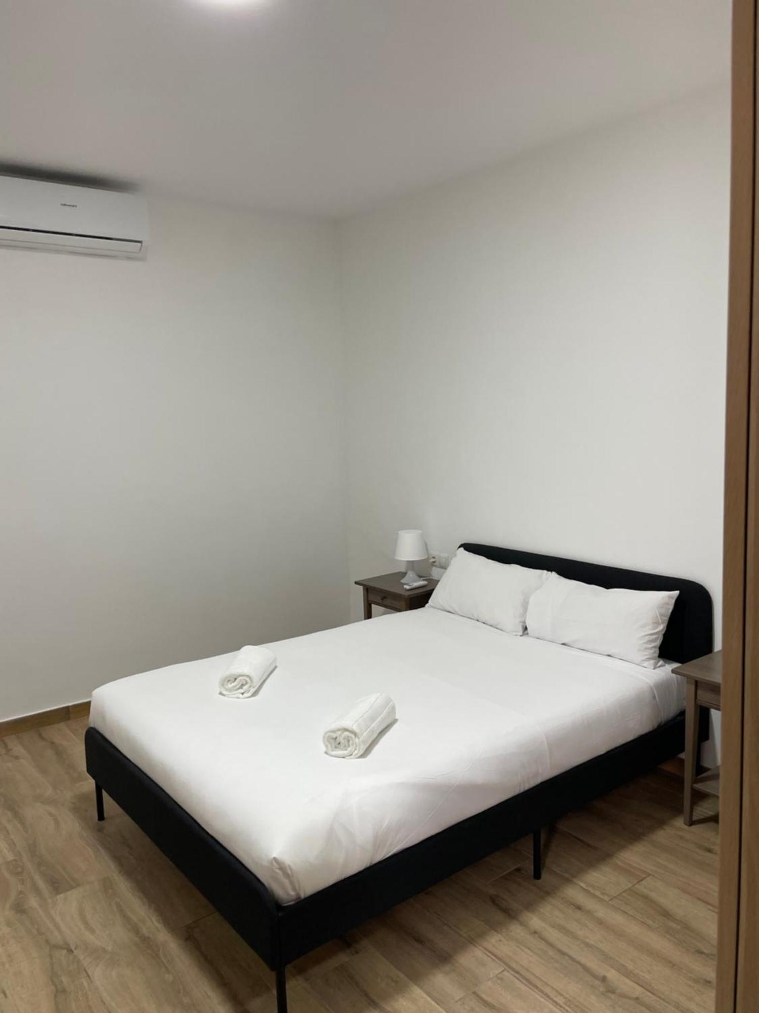 Apartamentos Tarradellas Sants Estacio Barcelona Kültér fotó