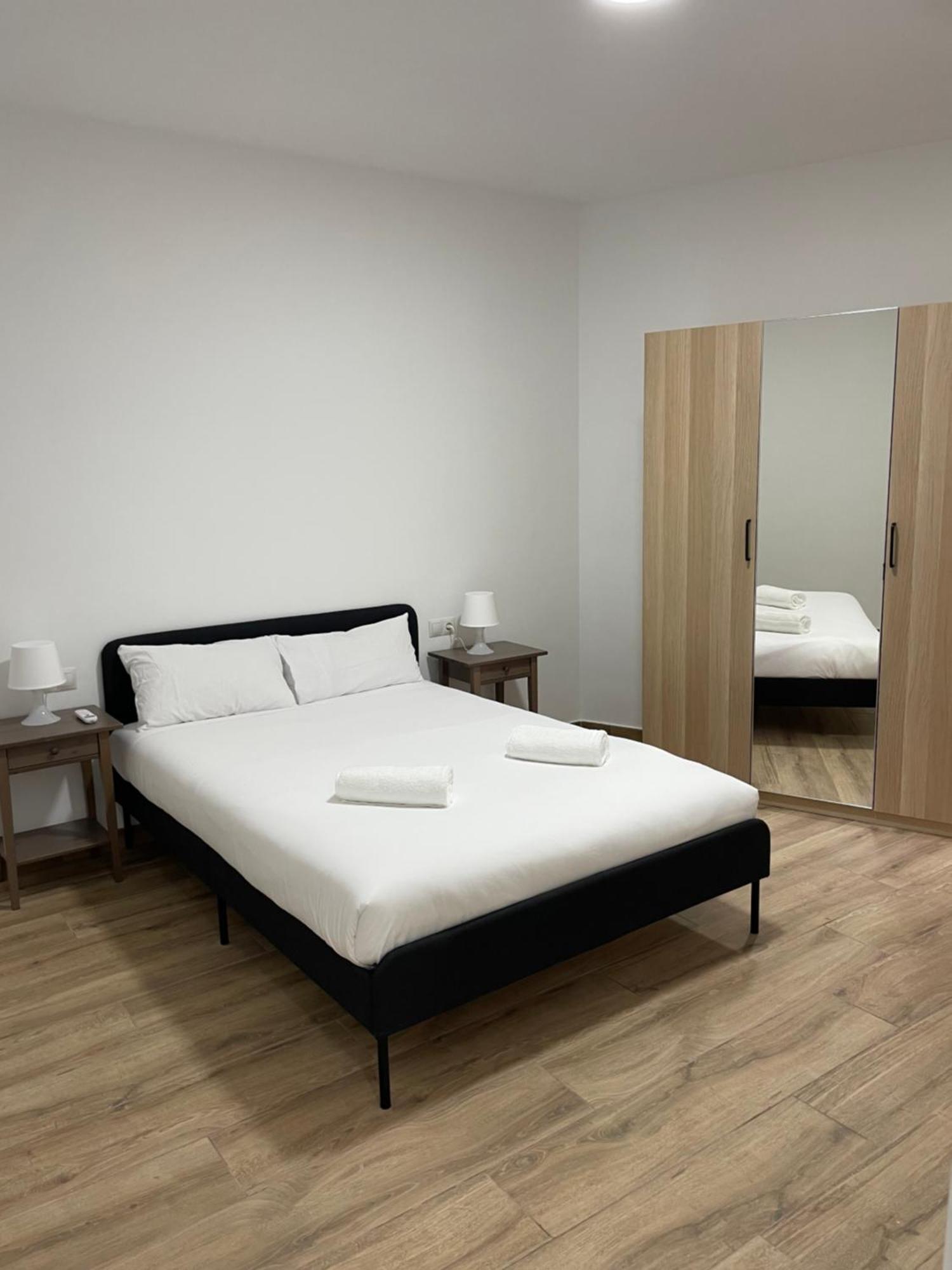 Apartamentos Tarradellas Sants Estacio Barcelona Kültér fotó