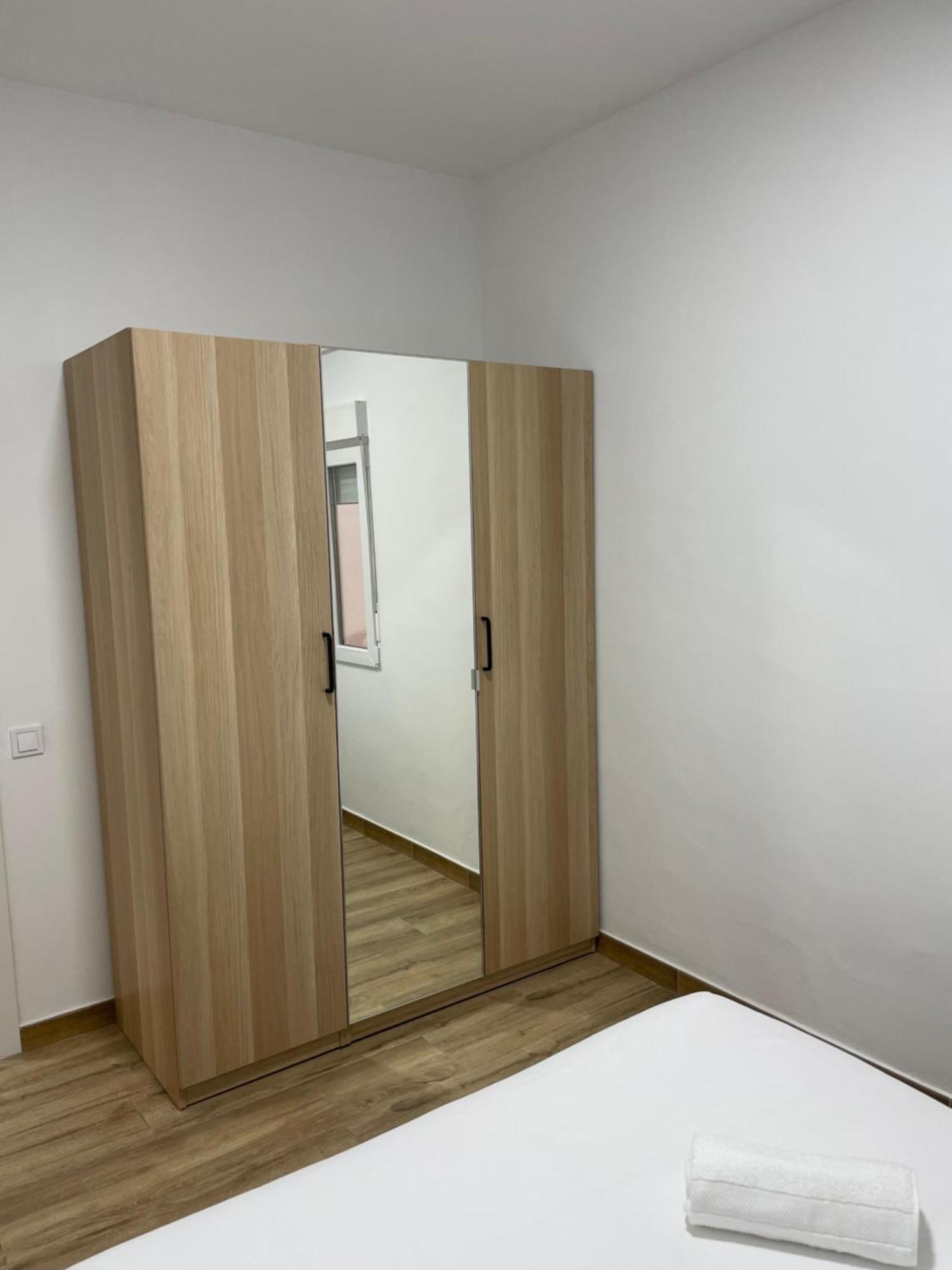 Apartamentos Tarradellas Sants Estacio Barcelona Kültér fotó