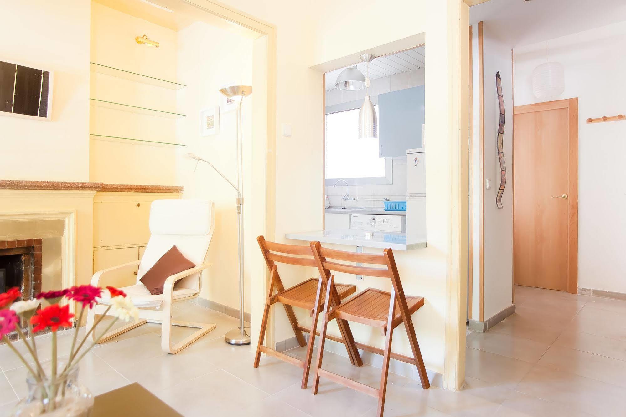 Apartamentos Tarradellas Sants Estacio Barcelona Kültér fotó