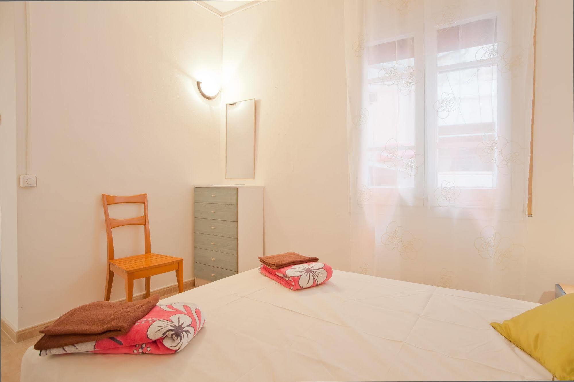 Apartamentos Tarradellas Sants Estacio Barcelona Kültér fotó