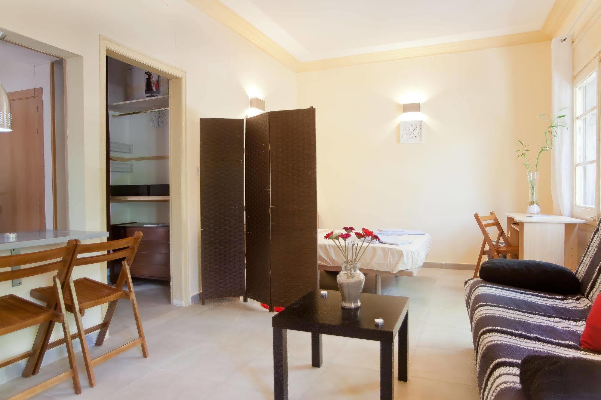 Apartamentos Tarradellas Sants Estacio Barcelona Kültér fotó
