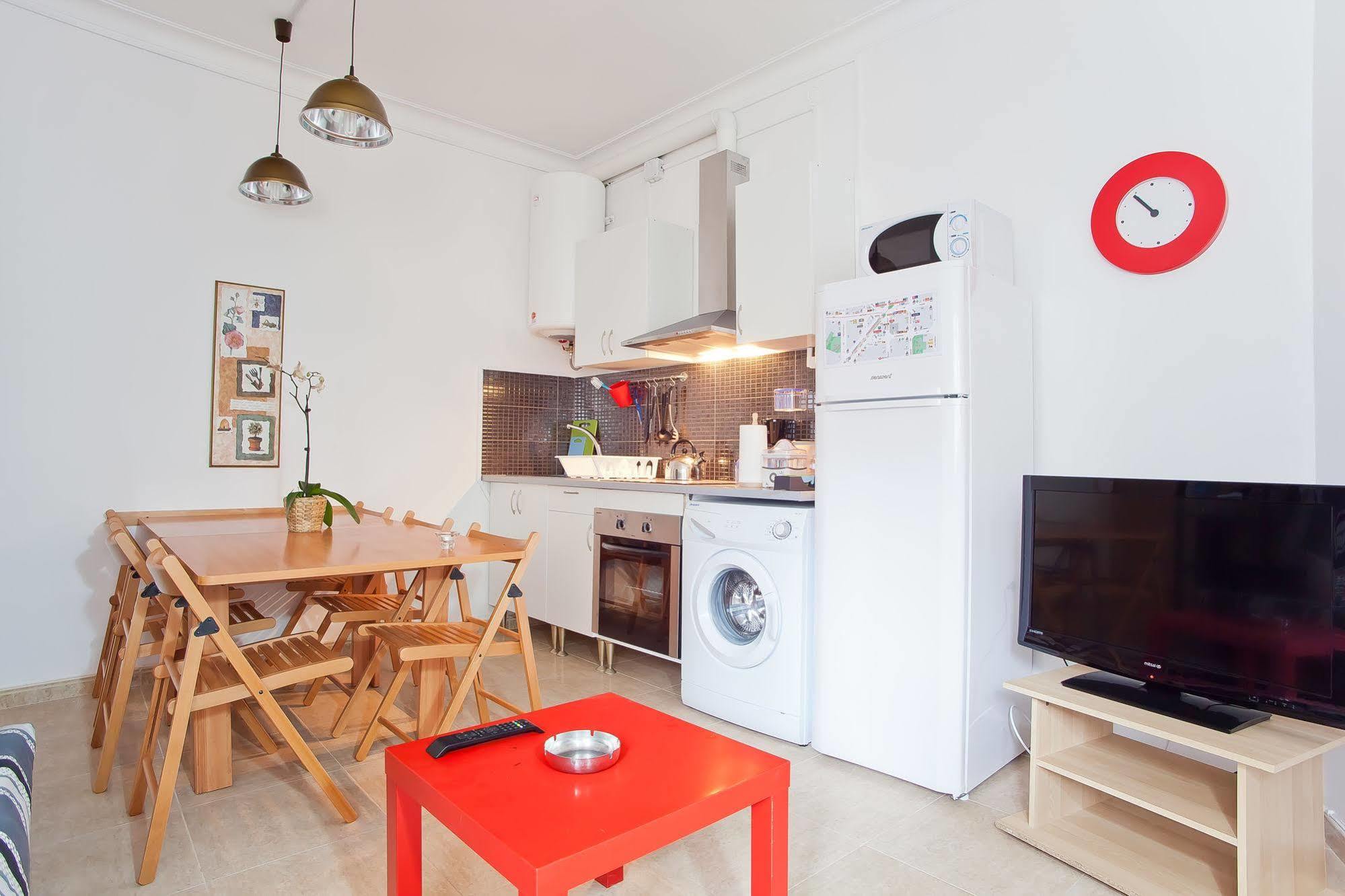 Apartamentos Tarradellas Sants Estacio Barcelona Kültér fotó