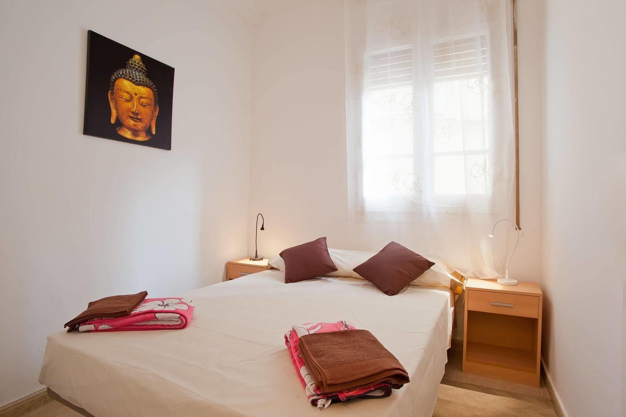 Apartamentos Tarradellas Sants Estacio Barcelona Kültér fotó