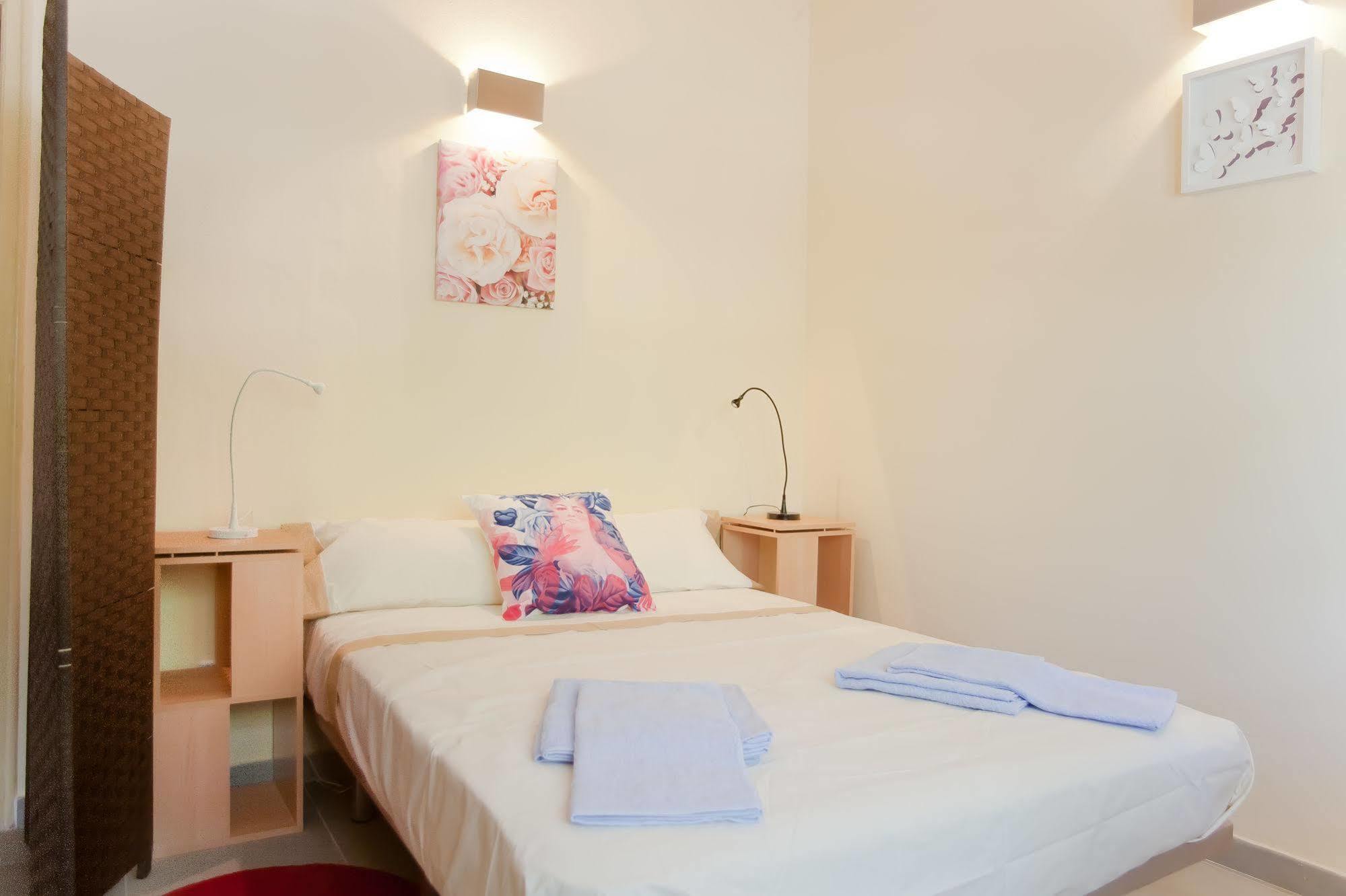 Apartamentos Tarradellas Sants Estacio Barcelona Kültér fotó